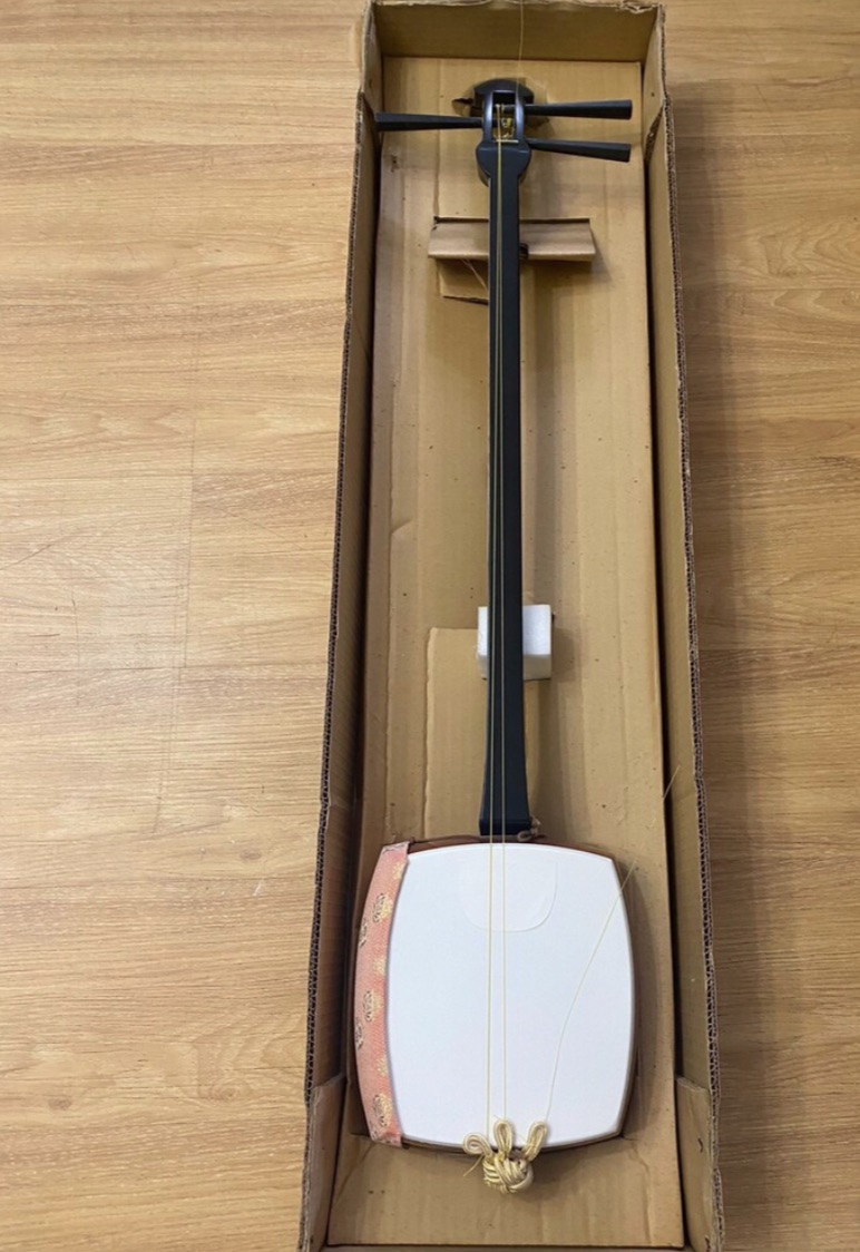 Musical Instrument In Japanese - Shamisen, strumento musicale tradizionale giapponese a